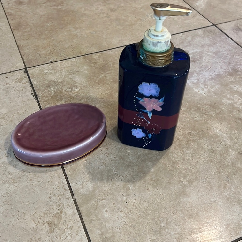 Lotion bottle and soap dish🥰❤️🔥